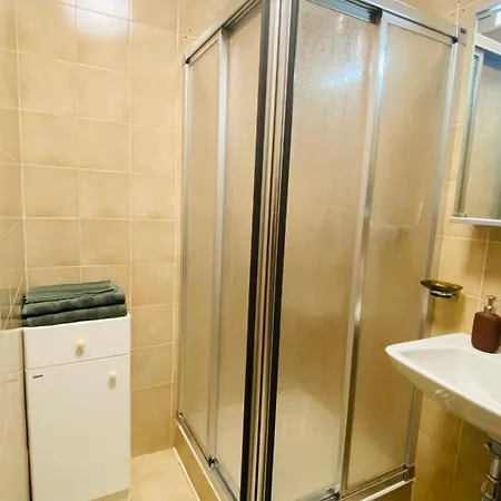 公寓 Pool And Sauna! 3-bedroom With Free Parking! 圣贝尔纳尔迪诺