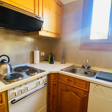 Apartment Pool And Sauna! 3-bedroom With Free Parking And Wifi, Netflix Account Available! *