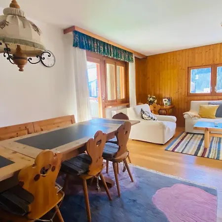 Pool And Sauna! 3-bedroom With Free Parking! Apartamento