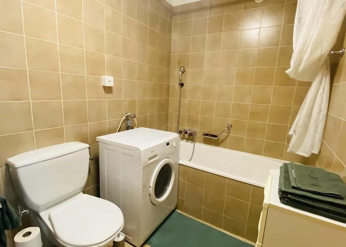 Pool And Sauna! 3-bedroom With Free Parking! San Bernardino