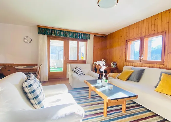 Pool And Sauna! 3-bedroom With Free Parking! *