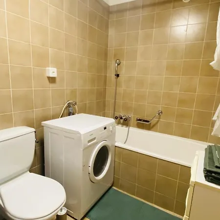 Pool And Sauna! 3-bedroom With Free Parking! San Bernardino