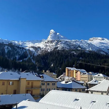 Pool And Sauna! 3-bedroom With Free Parking And Wifi, Netflix Account Available! *