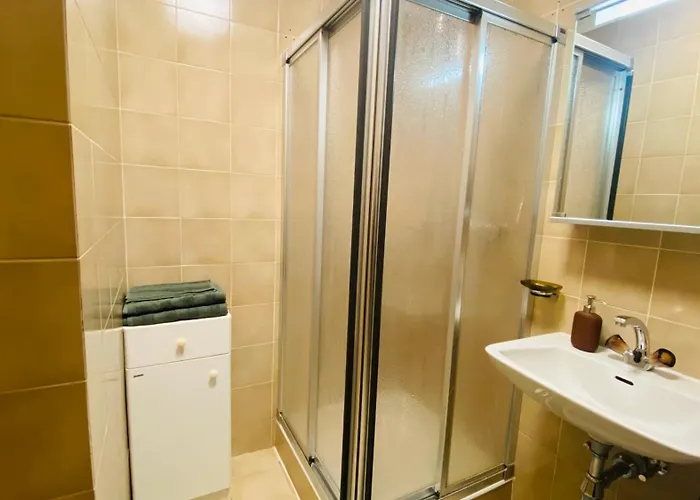 Daire Pool And Sauna! 3-bedroom With Free Parking! San Bernardino